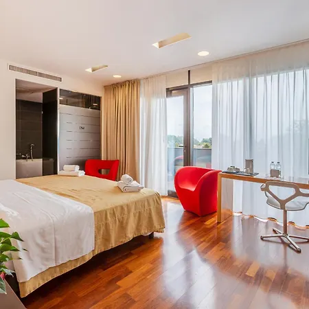 New Ipoint Hotel