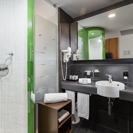 New Ipoint Hotel