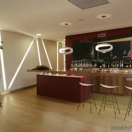 New Ipoint Hotel