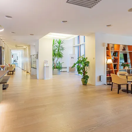 New Ipoint Hotel